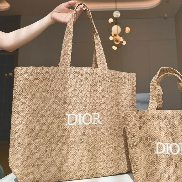Dior Parfums Collection Woven Exclusive Tote Bag - Picture 5 of 12